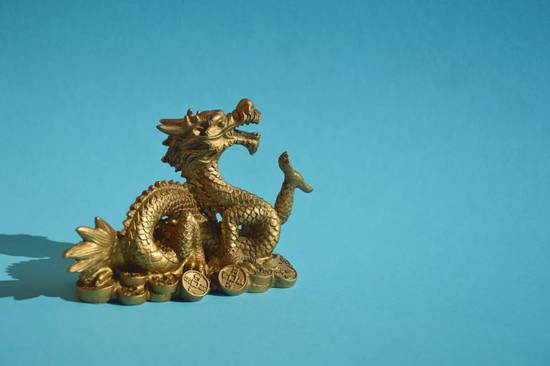 属龙与什么属相最配对男(揭秘属龙男最佳配偶选择)