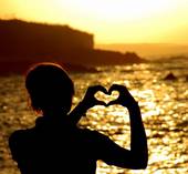 怎么算两个人有没有缘分(探寻爱情的奥秘)